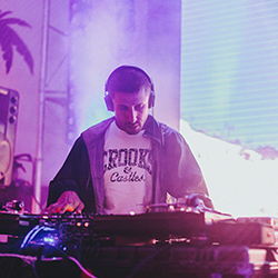 ** PLEASE DESCRIBE THIS IMAGE **